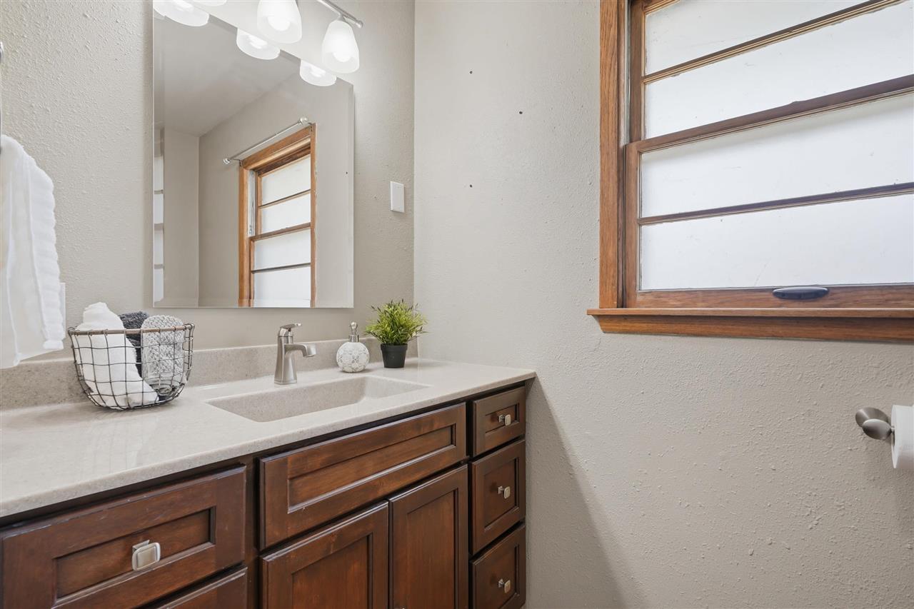 410 N Elm Street Riverside IA 52327