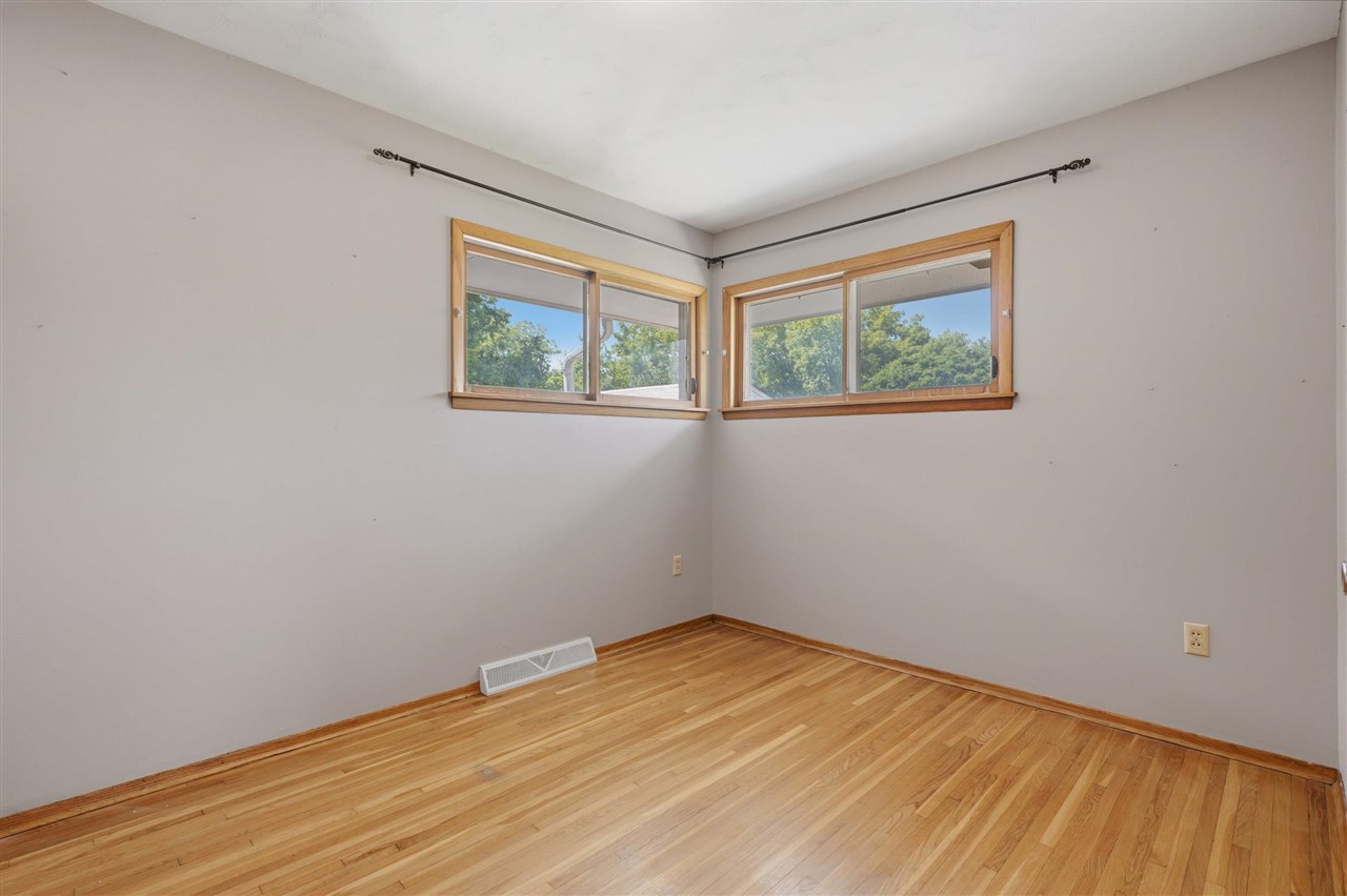 410 N Elm Street Riverside IA 52327