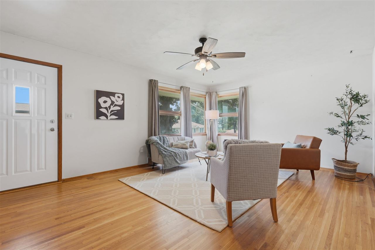 410 N Elm Street Riverside IA 52327