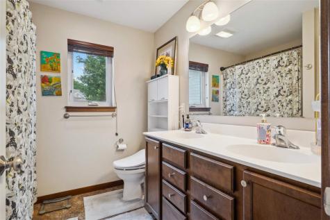 868 Mccollister Court Iowa City IA 52240