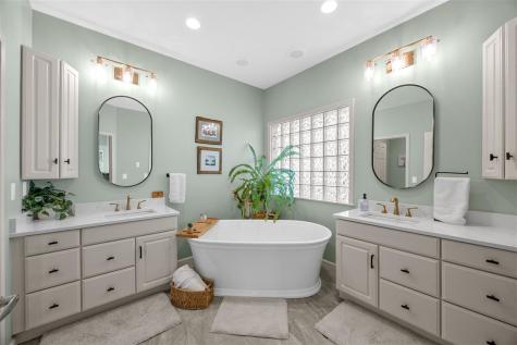 42 Kensington Court Iowa City IA 52245