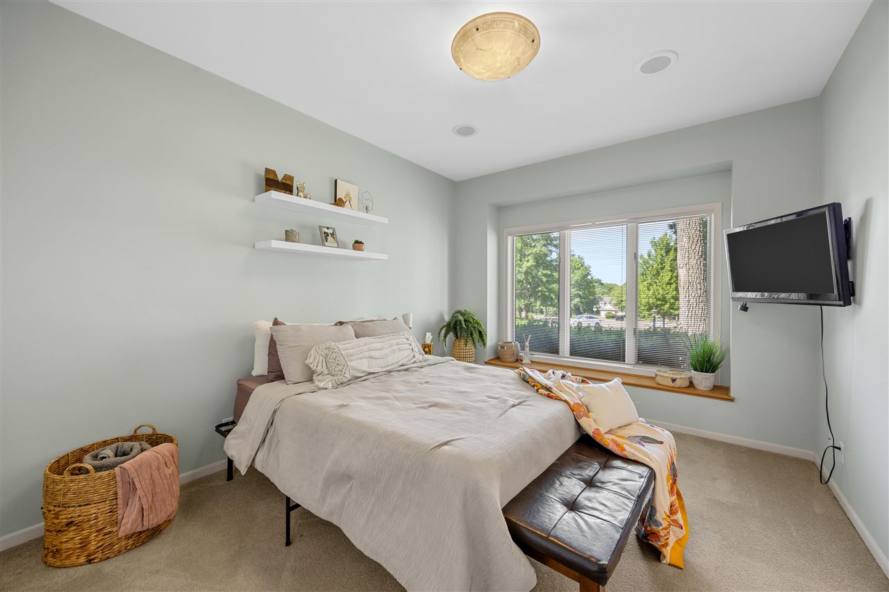 42 Kensington Court Iowa City IA 52245