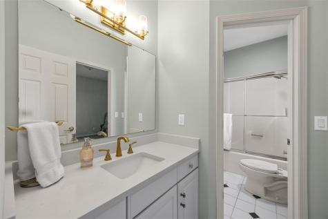 42 Kensington Court Iowa City IA 52245
