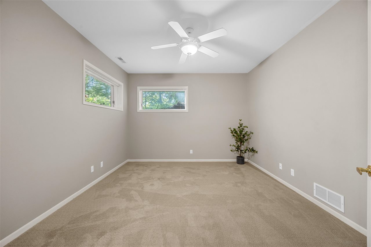 42 Kensington Court Iowa City IA 52245