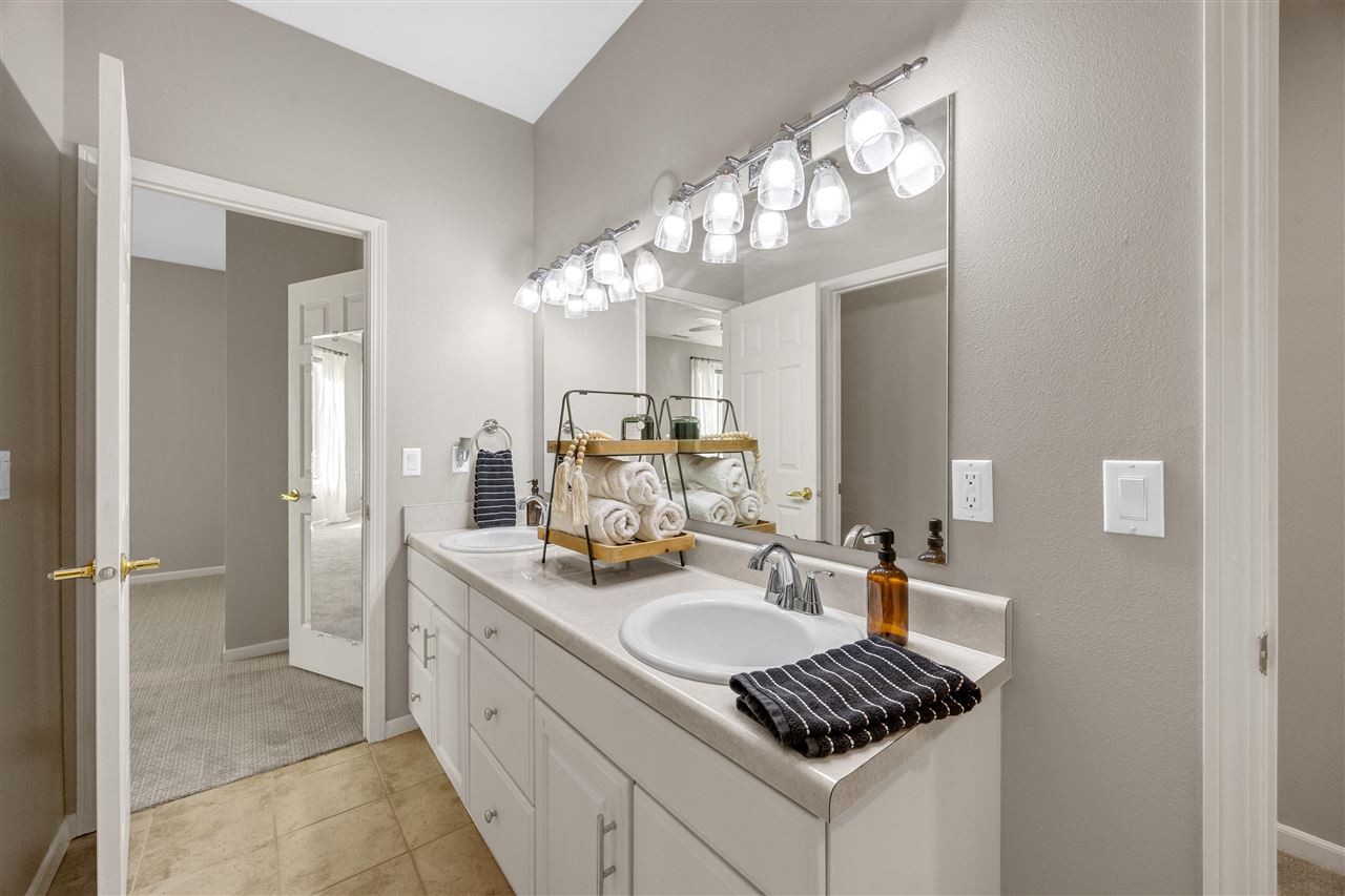42 Kensington Court Iowa City IA 52245