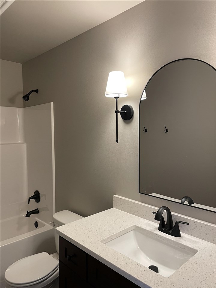 3861 Winnsboro Drive Iowa City IA 52245