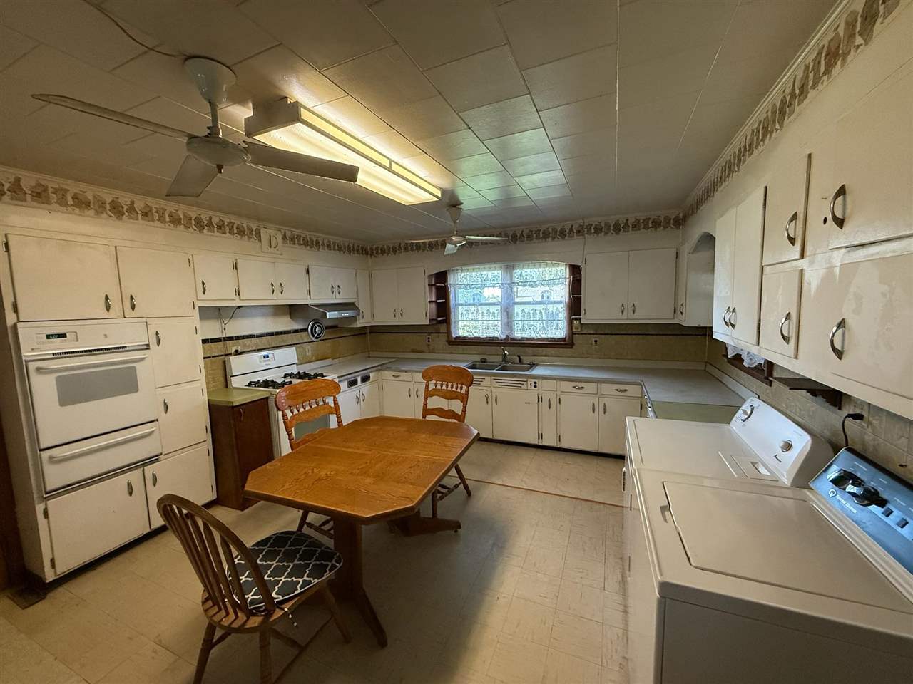 708 E Pleasant Valley Street Sigourney IA 52591