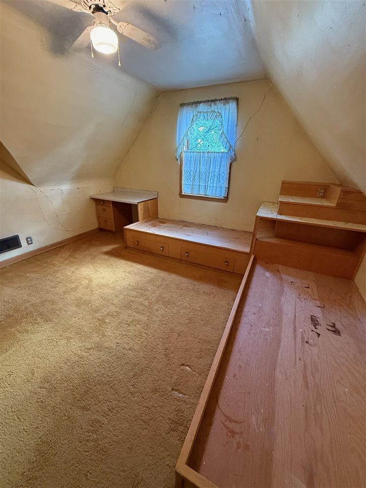 708 E Pleasant Valley Street Sigourney IA 52591
