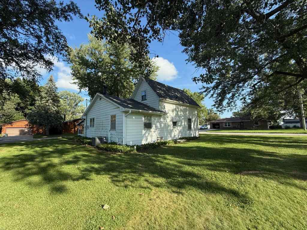 708 E Pleasant Valley Street Sigourney IA 52591