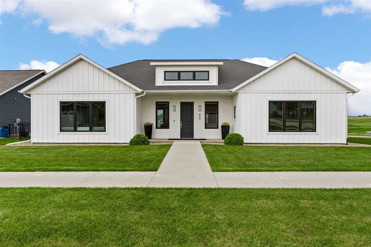 815 16th Avenue SW Mt Vernon IA 52314