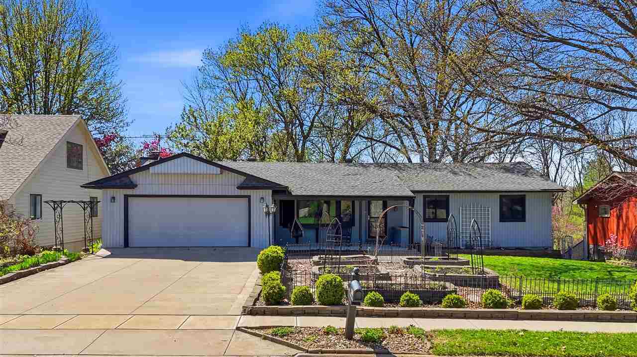 415 Woodridge Avenue Iowa City IA 52245