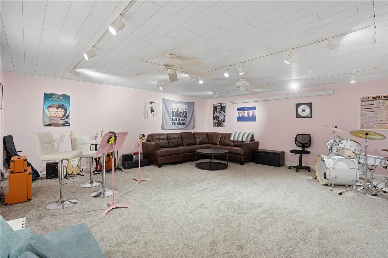 415 Woodridge Avenue Iowa City IA 52245