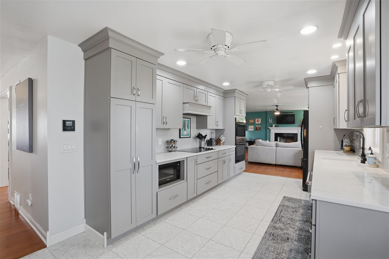 415 Woodridge Avenue Iowa City IA 52245