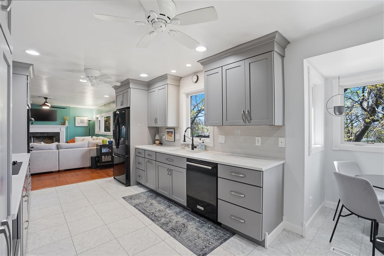 415 Woodridge Avenue Iowa City IA 52245