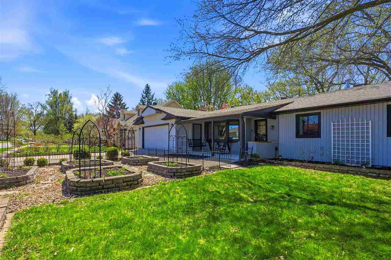 415 Woodridge Avenue Iowa City IA 52245