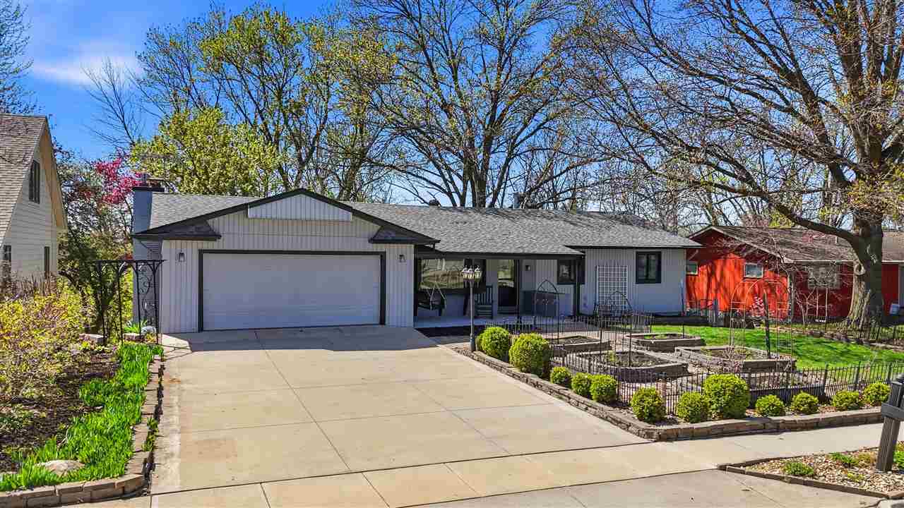 415 Woodridge Avenue Iowa City IA 52245