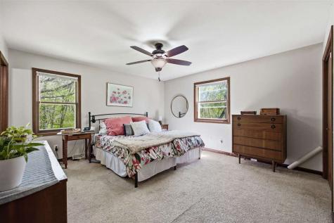 7 West View Acres NE Iowa City IA 52240