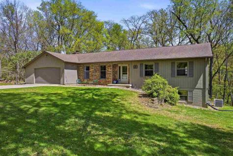 7 West View Acres NE Iowa City IA 52240