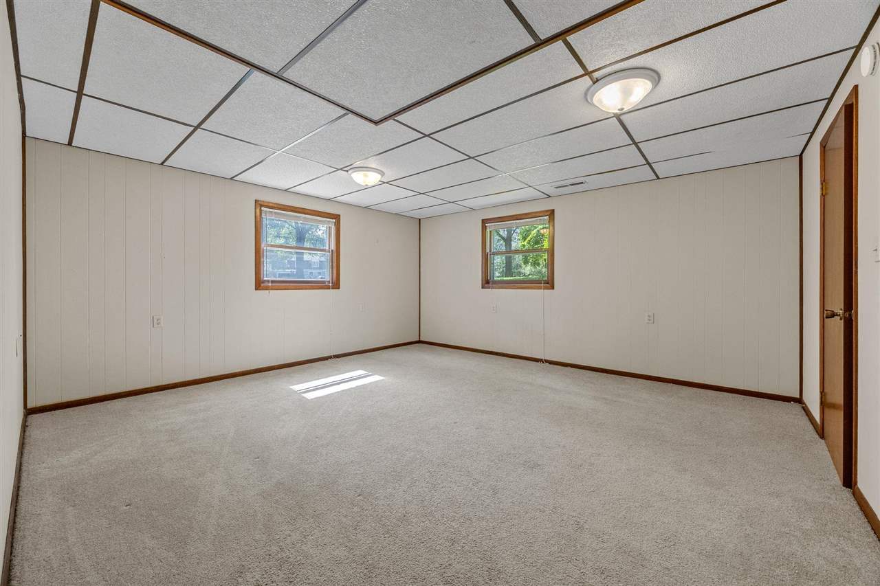 7 West View Acres NE Iowa City IA 52240