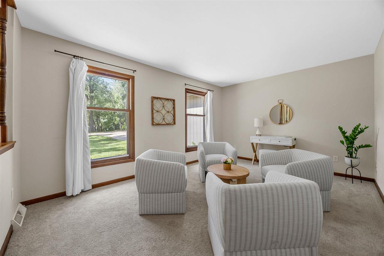 7 West View Acres NE Iowa City IA 52240