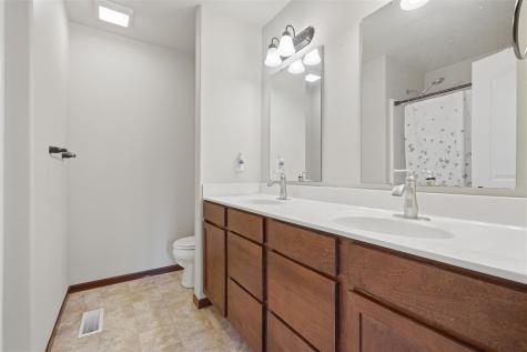 605 Penn Ridge Drive North Liberty IA 52317
