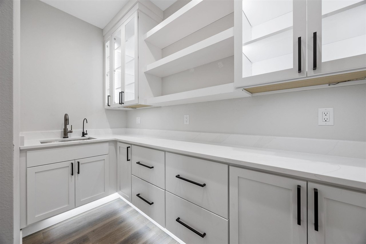 652 Rock Ridge Road Tiffin IA 52340