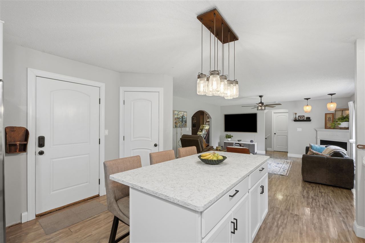 2484 Robbins Court Washington IA 52353