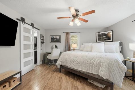 2484 Robbins Court Washington IA 52353