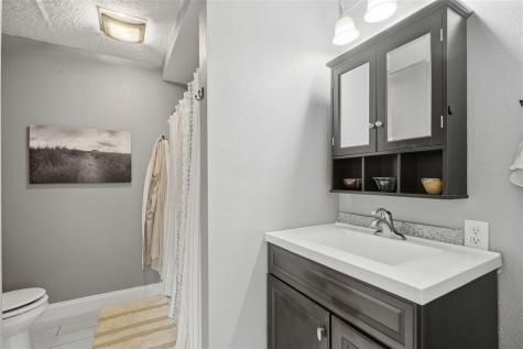 2484 Robbins Court Washington IA 52353