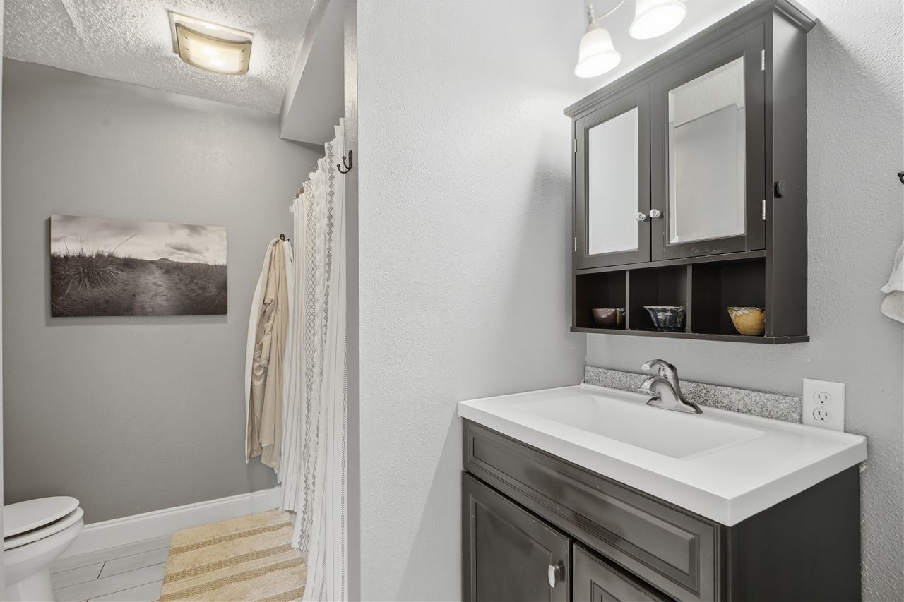 2484 Robbins Court Washington IA 52353