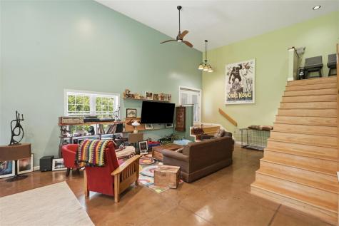 2484 Robbins Court Washington IA 52353