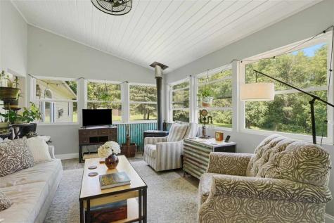 2484 Robbins Court Washington IA 52353