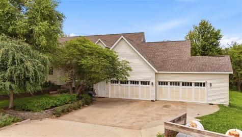 2484 Robbins Court Washington IA 52353