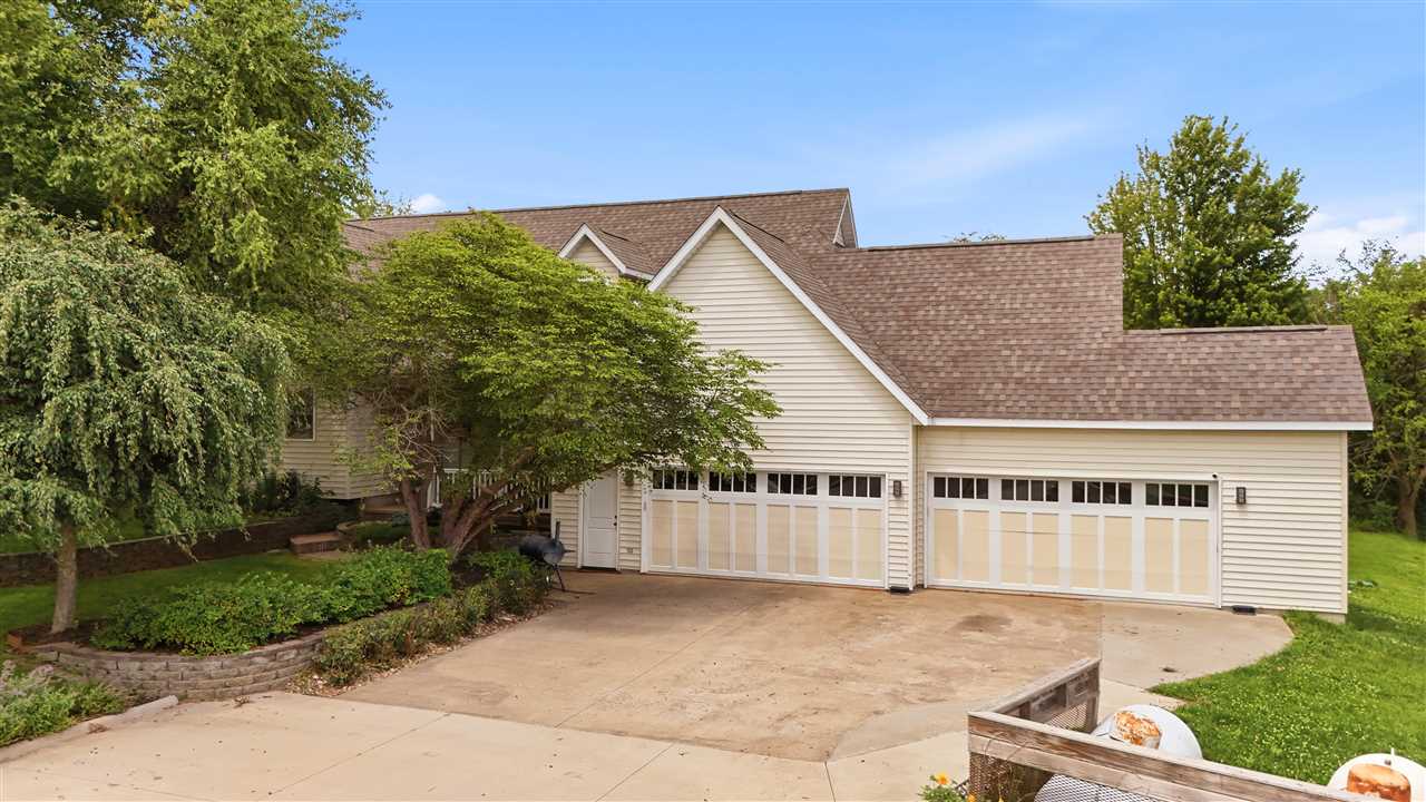 2484 Robbins Court Washington IA 52353
