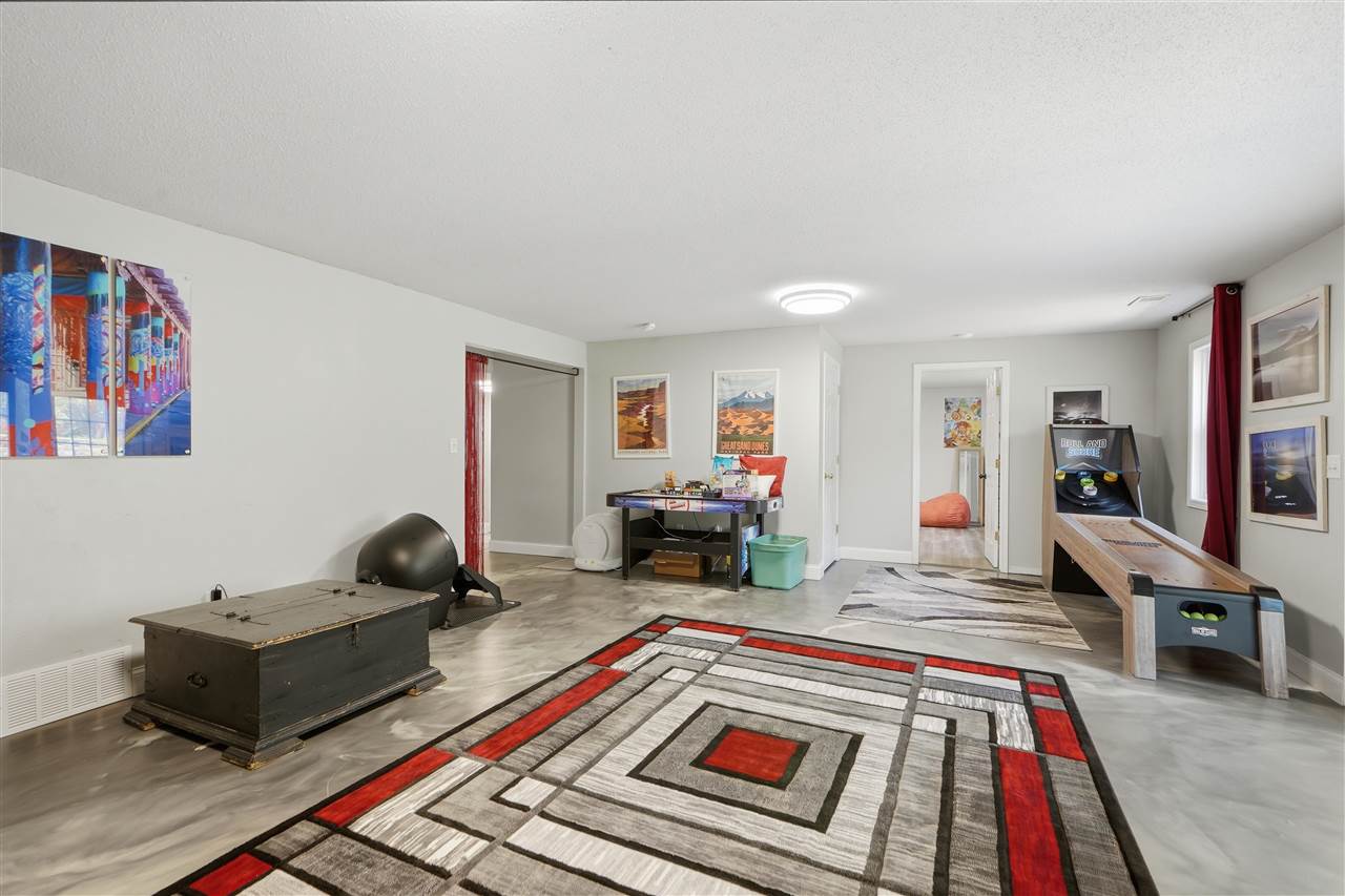 2484 Robbins Court Washington IA 52353