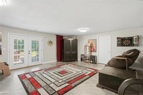 2484 Robbins Court Washington IA 52353