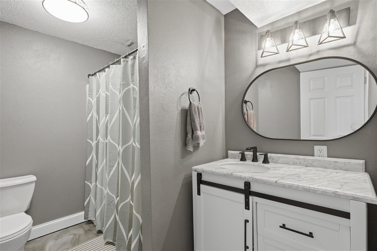 2484 Robbins Court Washington IA 52353