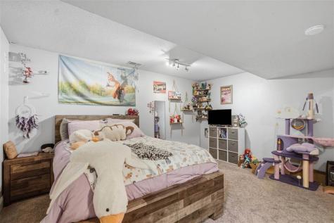 2484 Robbins Court Washington IA 52353