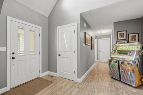 2484 Robbins Court Washington IA 52353