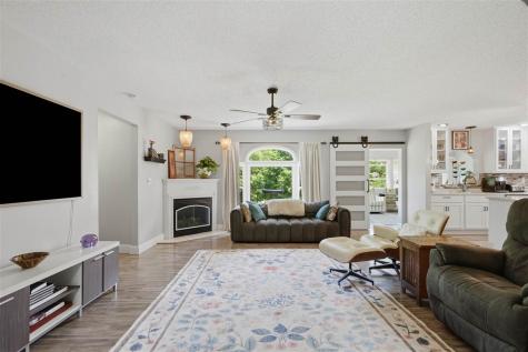 2484 Robbins Court Washington IA 52353