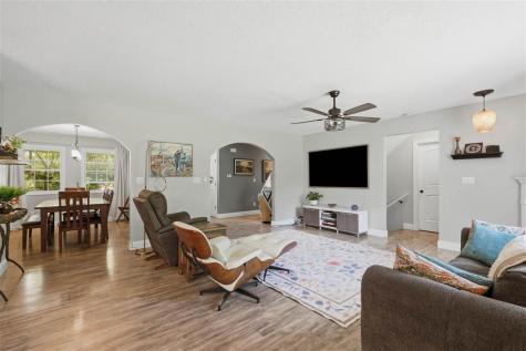 2484 Robbins Court Washington IA 52353
