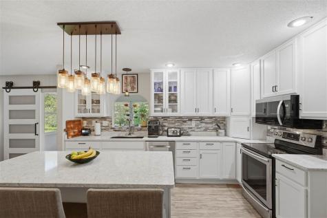 2484 Robbins Court Washington IA 52353