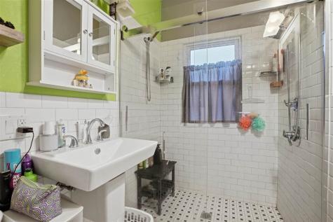 413 S 3rd Avenue Washington IA 52353
