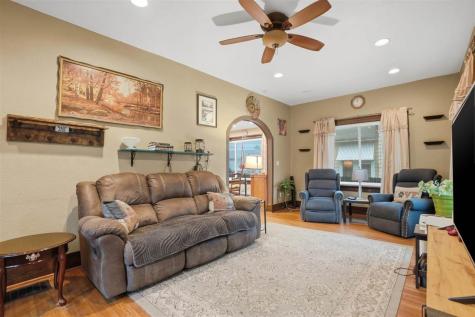 413 S 3rd Avenue Washington IA 52353