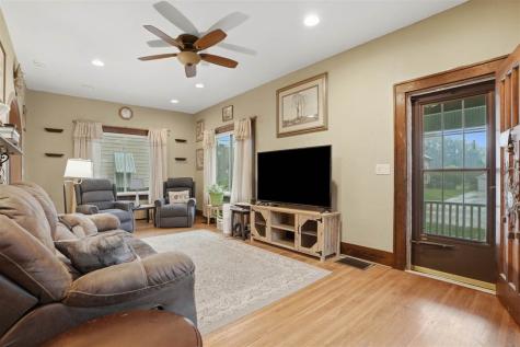 413 S 3rd Avenue Washington IA 52353