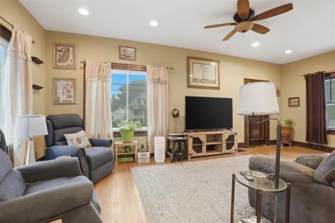 413 S 3rd Avenue Washington IA 52353