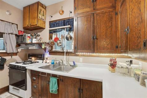 413 S 3rd Avenue Washington IA 52353
