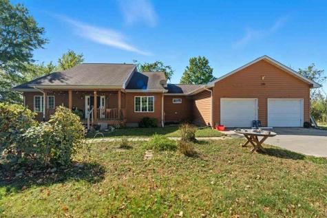 5327 Vincent Avenue NE West Branch IA 52358