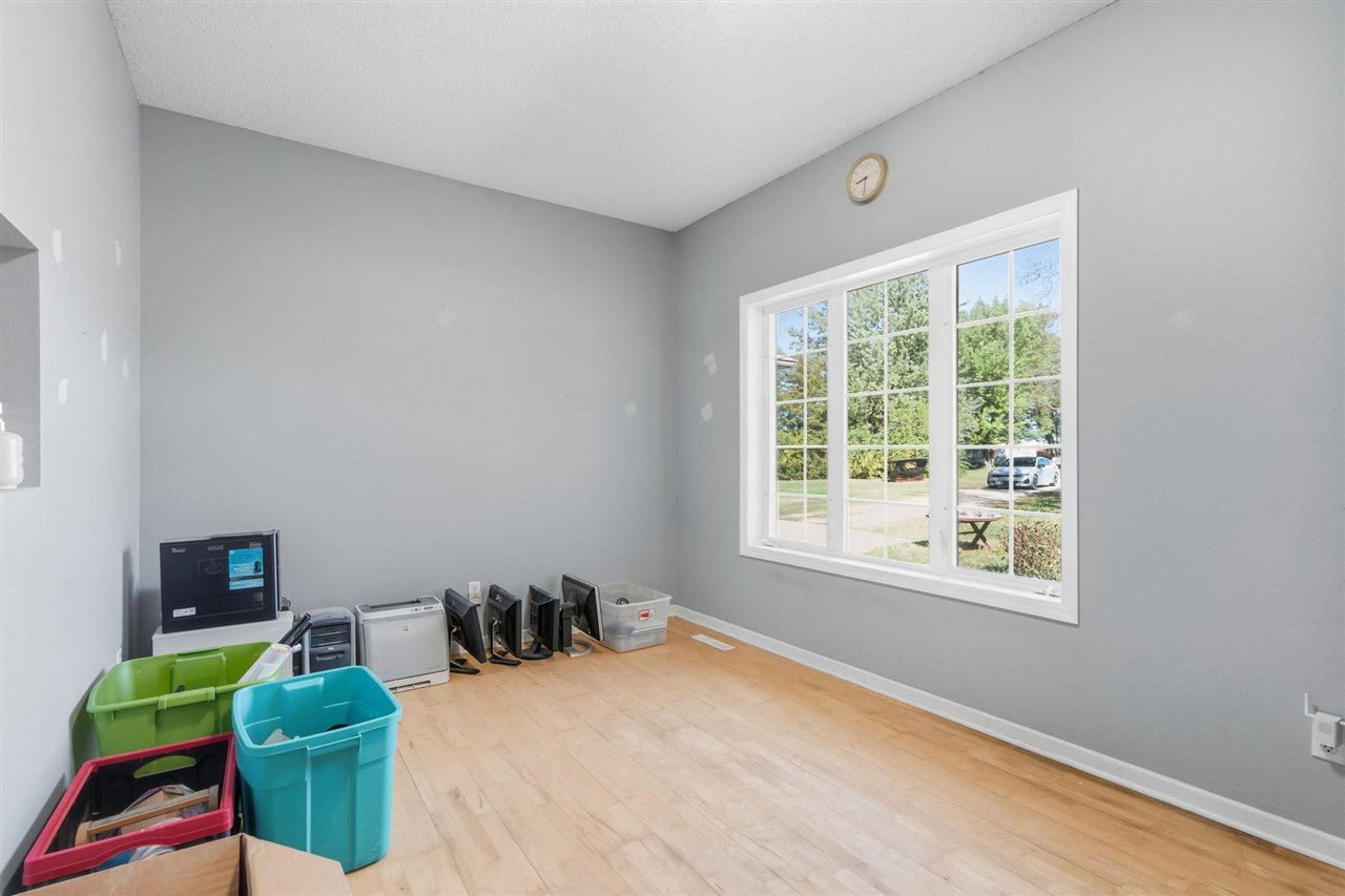 5327 Vincent Avenue NE West Branch IA 52358