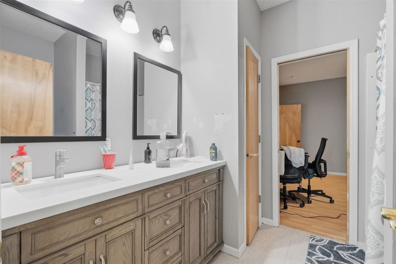 5327 Vincent Avenue NE West Branch IA 52358